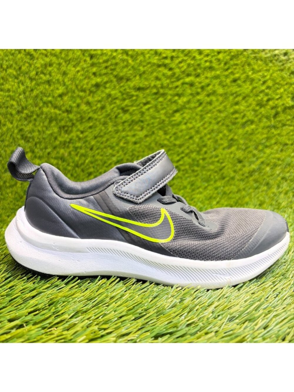 Nike Star Runner 3 PS Boys Size 13C Gray White Athletic Running Shoes Sneakers
